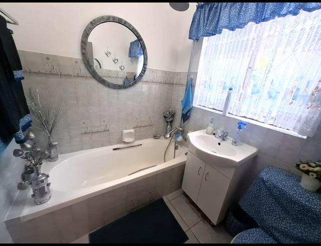 2 BEDROOM TOWNHOUSE FOR SALE IN UVONGO